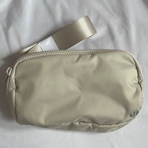 Lululemon White Opal Everywhere Belt Bag - Regular Strap